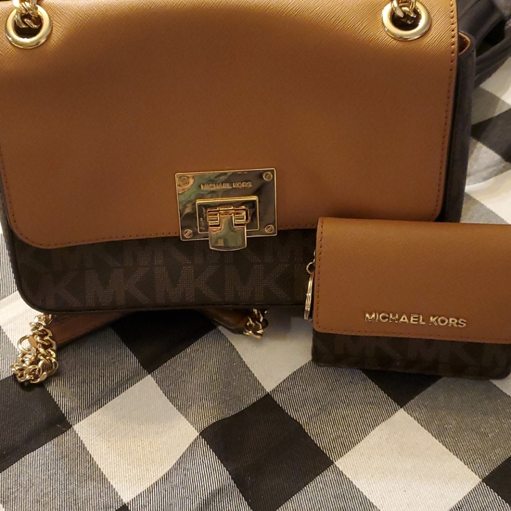 Michael Kors Cross-Body Clutch w/ wallet set